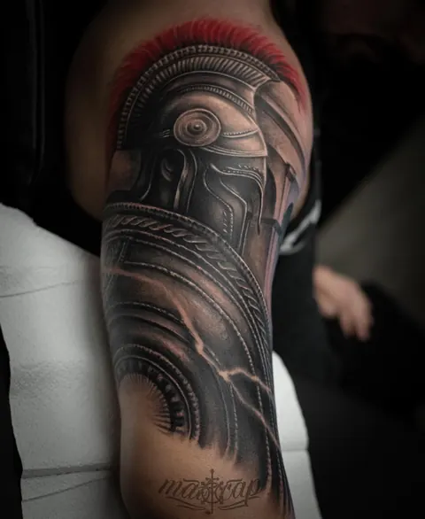 Minimalistična tetovaža — Mat Cap Tattoo Kamnik